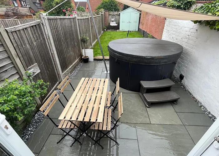 Central Cottage, Hot Tub
