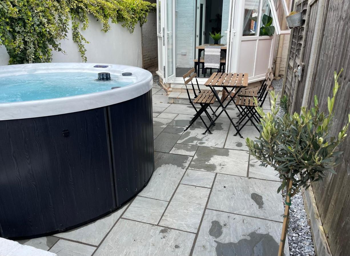 Cottage, Hot Tub *