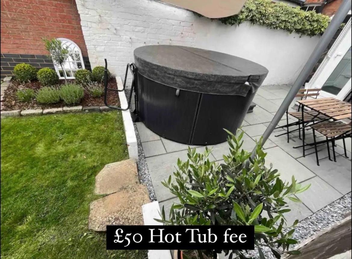 Cottage, Hot Tub Holiday home Shottery